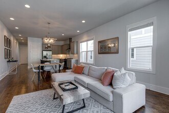 1825 11th Ave N in Nashville, TN - Building Photo - Building Photo