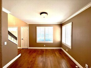 11 Dominguez St in Aliso Viejo, CA - Foto de edificio - Building Photo