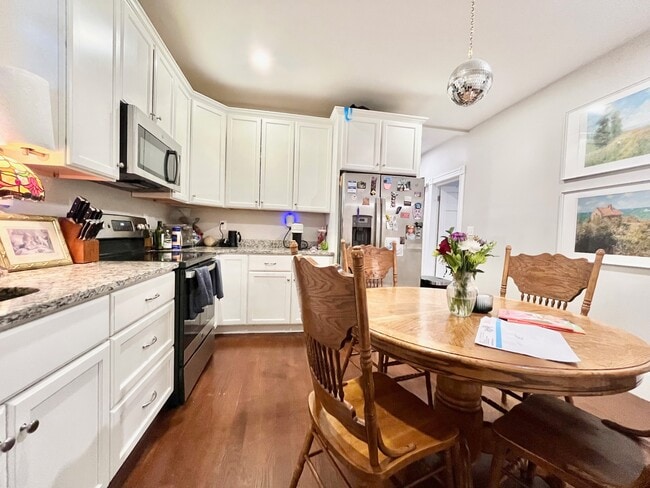 724 Parker St, Unit 3