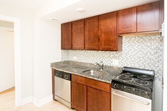 450 W Wellington Ave, Unit E2 in Chicago, IL - Building Photo - Building Photo