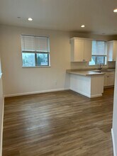 1086-1086 Dutton Ave in Santa Rosa, CA - Foto de edificio - Building Photo