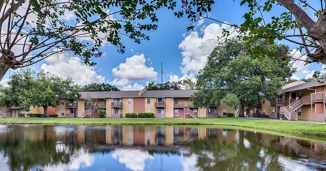 Courtney Cove Apartment Homes in Tampa, FL - Foto de edificio - Building Photo