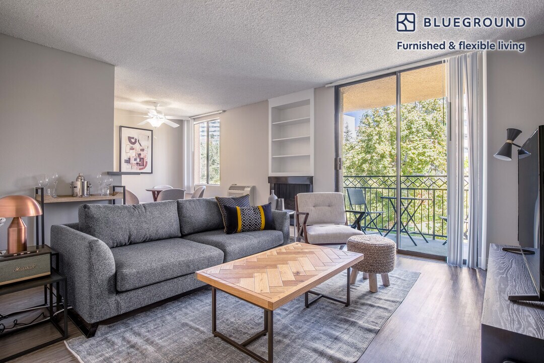 535 Gayley Ave in Los Angeles, CA - Building Photo