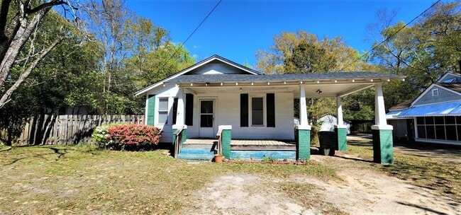 property at 413 N Magnolia St