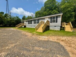 464 N Main St in Chase City, VA - Foto de edificio - Building Photo