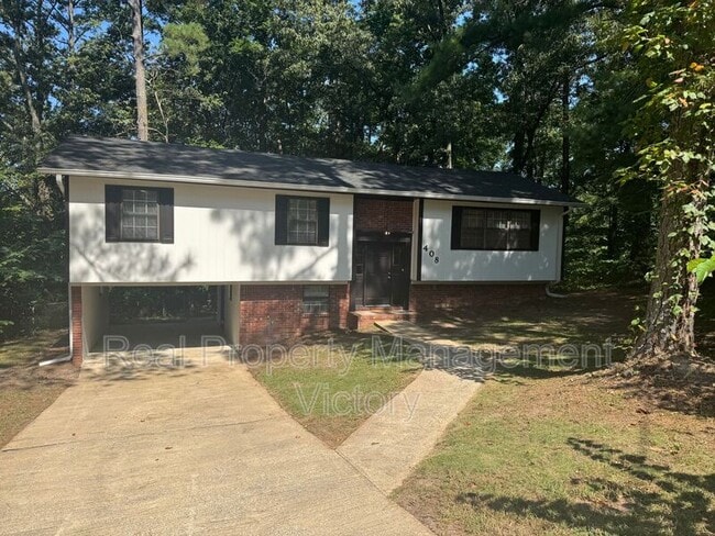 property at 408 Woodland Ct NE