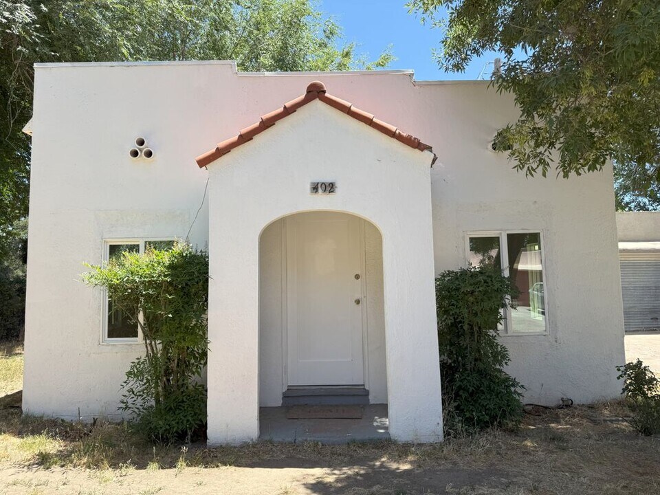 220 W D St in Tehachapi, CA - Building Photo