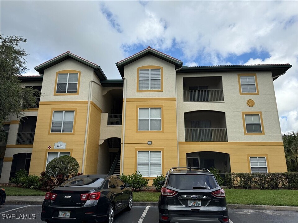 11571 Villa Grand in Ft. Myers, FL - Building Photo