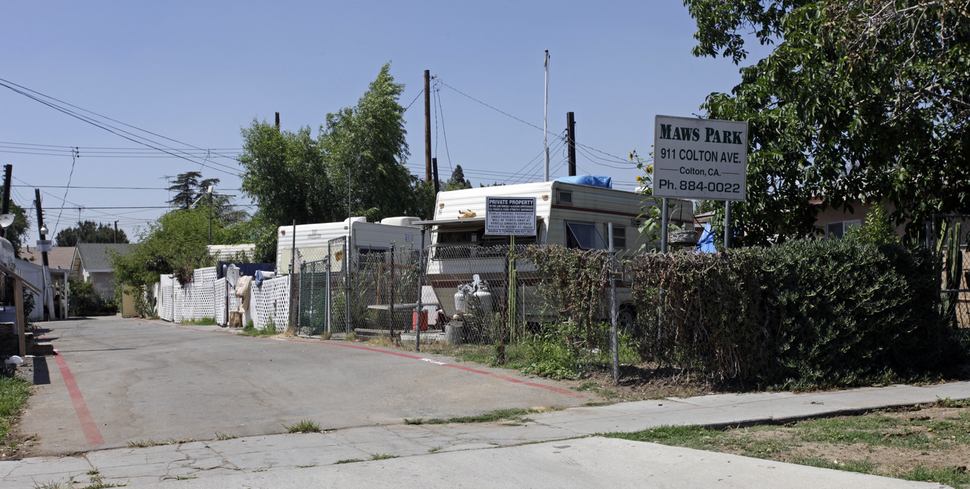 911 Colton Ave in Colton, CA - Foto de edificio