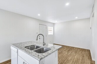 901 Bessie St, Unit 205 in Fort Worth, TX - Building Photo - Building Photo