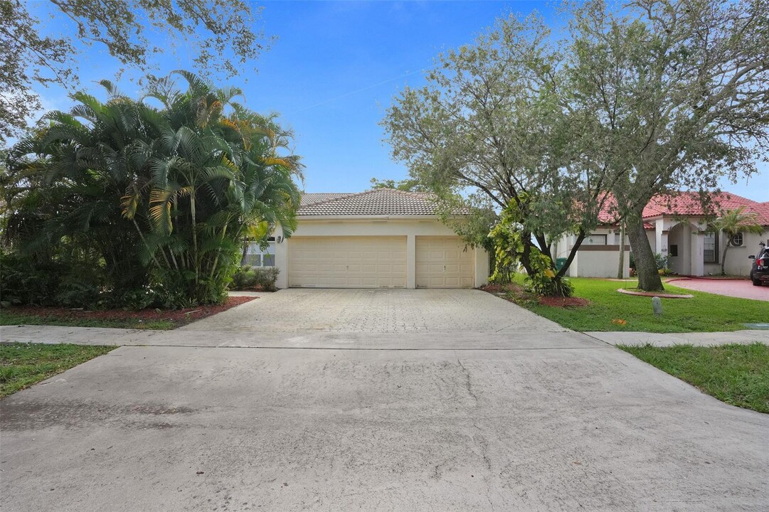 10310 Guatemala St in Hollywood, FL - Building Photo
