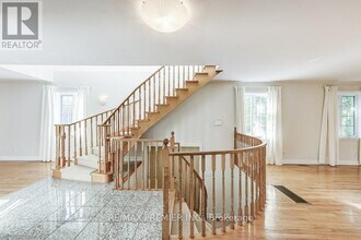 16 Woodvalley Dr in Toronto, ON - Building Photo - Building Photo