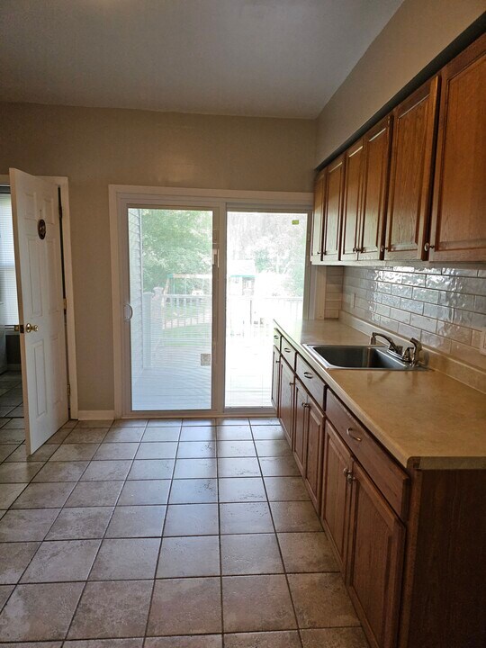 114 Hempstead St in New London, CT - Building Photo