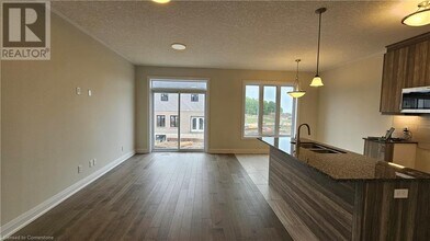 221 Benninger Dr in Kitchener, ON - Building Photo - Building Photo