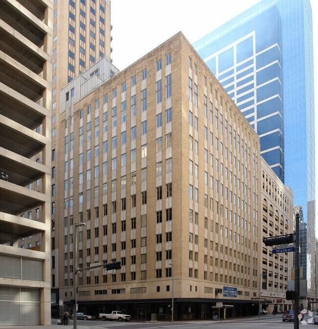 property at 914 Main St