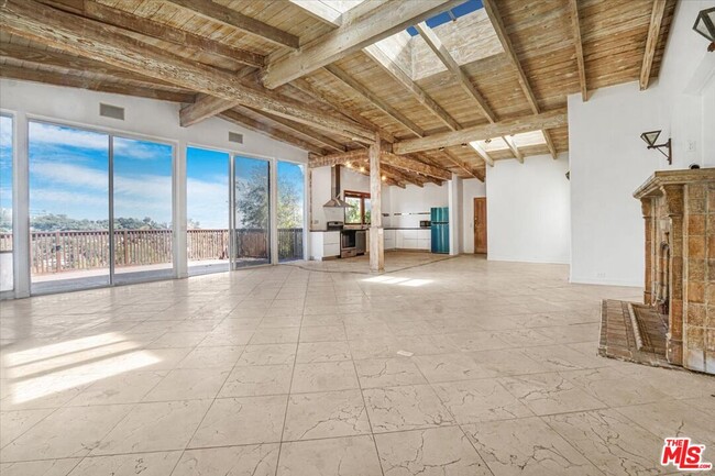 property at 960 N Tigertail Rd