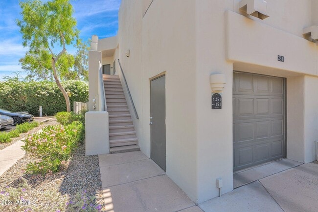 7710 E Gainey Ranch Rd in Scottsdale, AZ - Building Photo - Building Photo