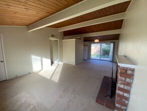 1116 Isabelle Ct in Seaside, CA - Building Photo - Building Photo