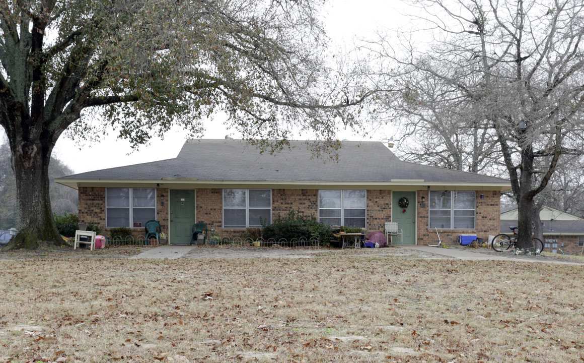 West Hylands Apartments in Athens, TX - Foto de edificio