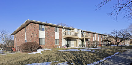 Rainbow Terrace Apartments in Milwaukee, WI - Building Photo - Building Photo