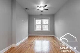 4502 N Sheridan Rd, Unit 2 in Chicago, IL - Building Photo - Building Photo