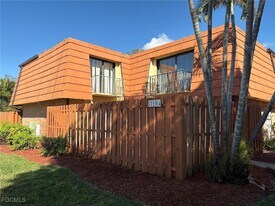 1710 Park Meadows Dr in Ft. Myers, FL - Building Photo