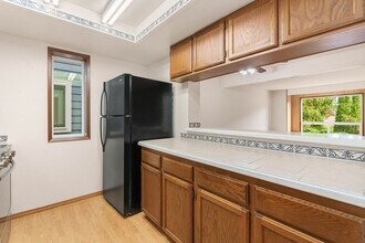 7581 Old Redmond Rd in Redmond, WA - Building Photo - Building Photo