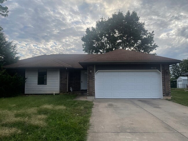 3072 S Meadowlark Ave in Springfield, MO - Building Photo - Building Photo