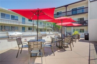 5334 Lindley Ave in Los Angeles, CA - Building Photo - Building Photo