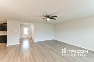 831 House Sparrow in San Antonio, TX - Building Photo - Building Photo