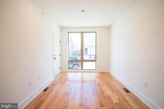 2022 N 5th St-Unit -UNIT 1 in Philadelphia, PA - Building Photo - Building Photo
