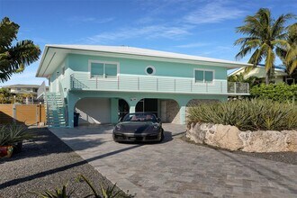 232 W Seaview Dr in Duck Key, FL - Building Photo - Building Photo