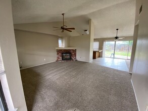 8716 Heely Ct in Bakersfield, CA - Building Photo - Building Photo