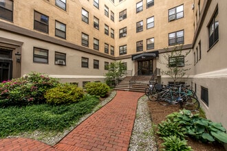 Longfellow Apartments in Cambridge, MA - Foto de edificio - Building Photo