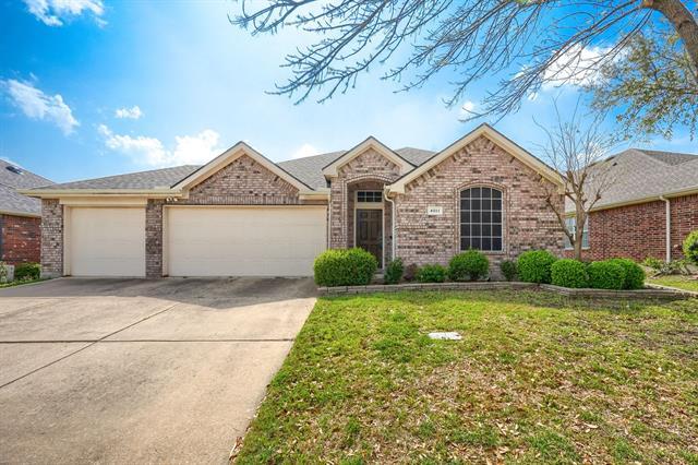 4011 Bridge Water Rd in Heartland, TX - Building Photo