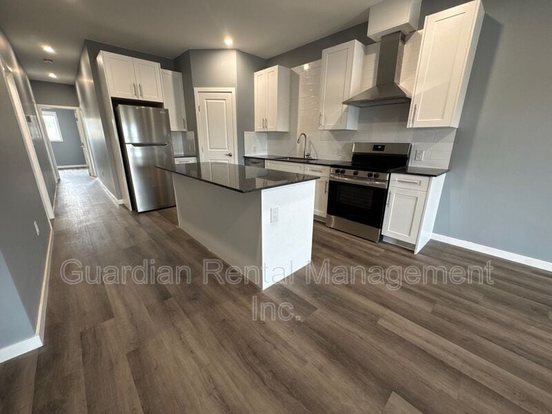 320 Strand Ave in Thunder Bay, ON - Building Photo
