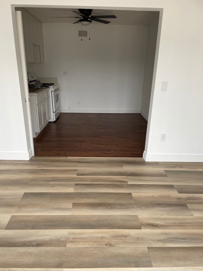 property at 1740 Robinlinda Ln