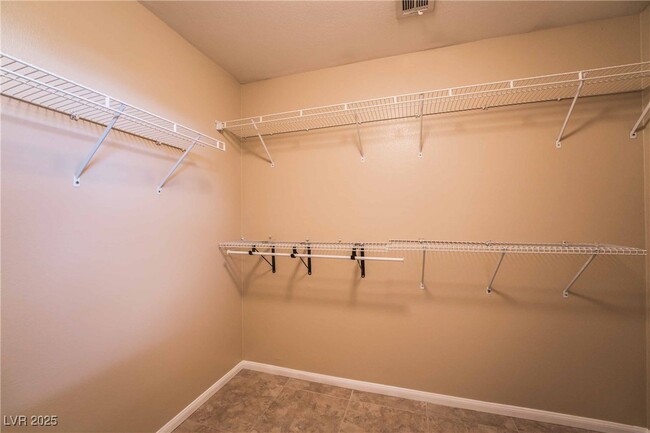 1390 Louisiana Lakes Ave in Las Vegas, NV - Building Photo - Building Photo