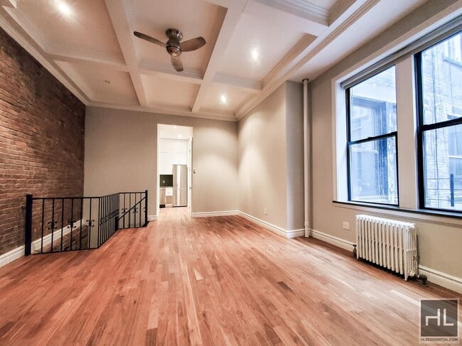 East 75th Street in New York, NY - Building Photo - Building Photo