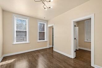 2144 N Bell Ave in Chicago, IL - Building Photo - Building Photo