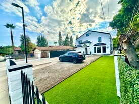 7945 Yolanda Ave in Los Angeles, CA - Building Photo