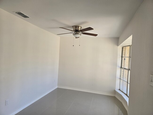 2316 E Plum St in Laredo, TX - Building Photo - Building Photo