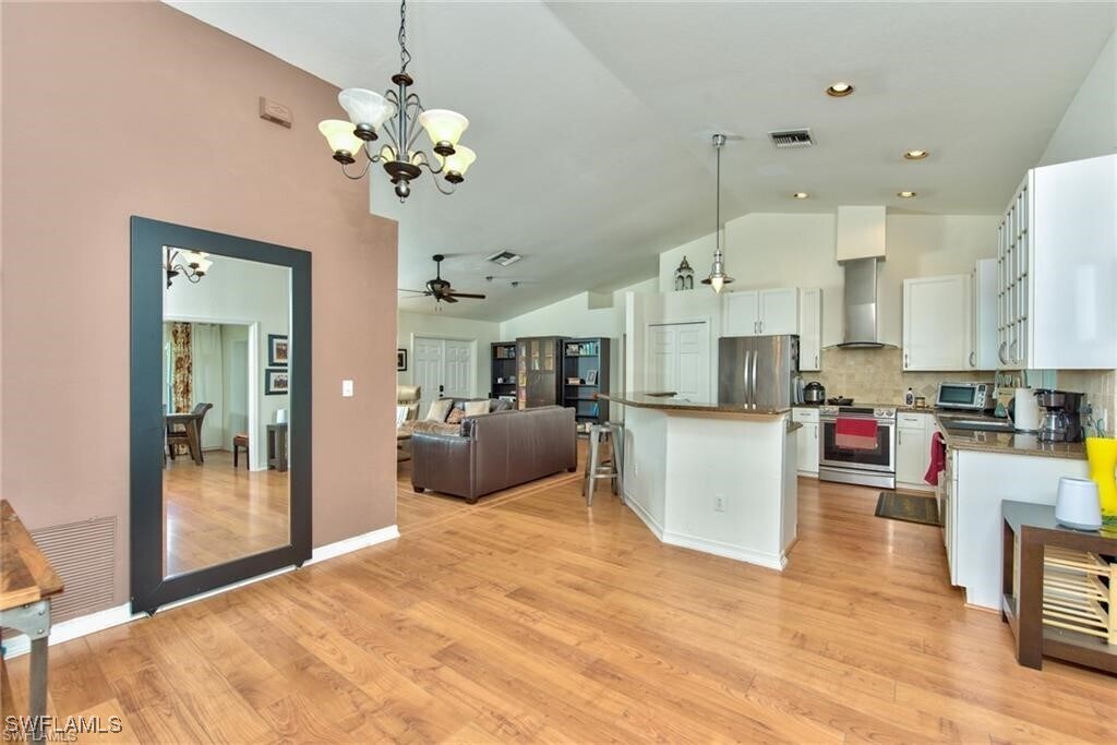 256 Johnnycake Dr in Naples, FL - Building Photo