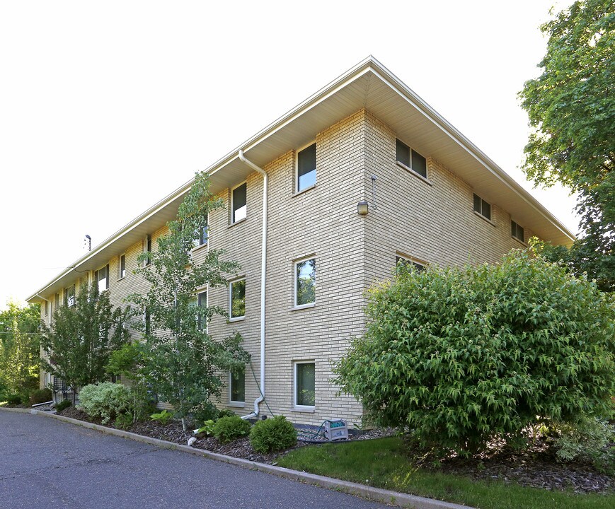 Highland Terrace Apartments in St. Paul, MN - Building Photo