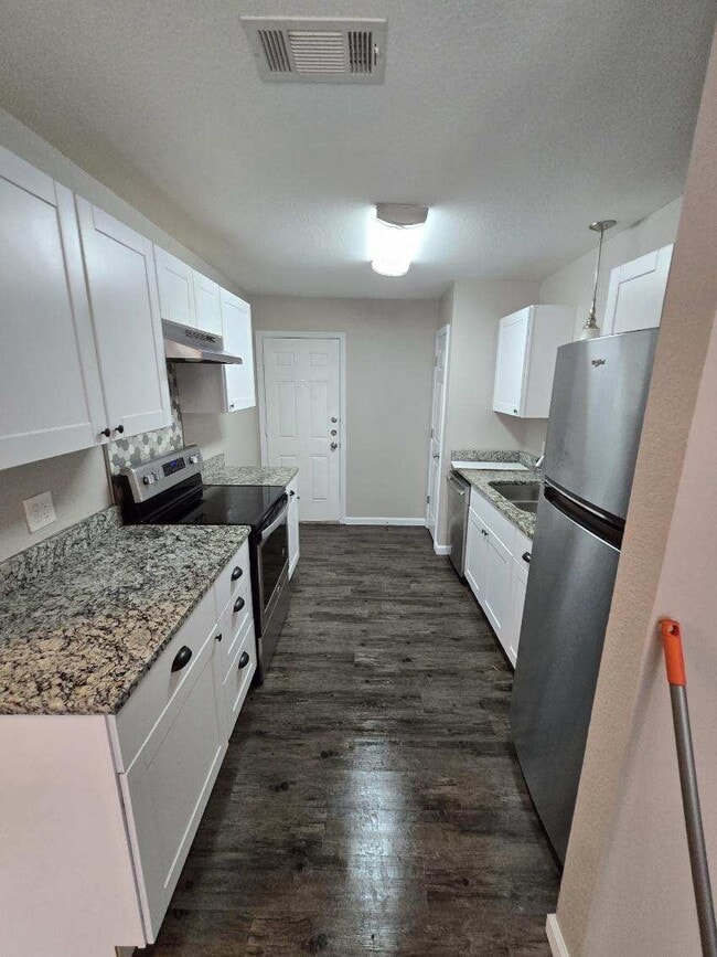 property at 613 Carrie Ave