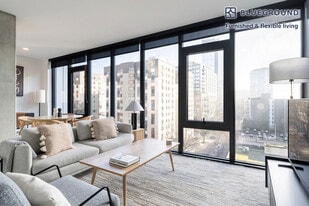 704 Spring St in Seattle, WA - Building Photo