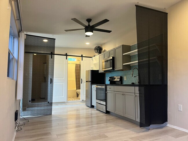 2824 24th Ave N in St. Petersburg, FL - Building Photo - Building Photo