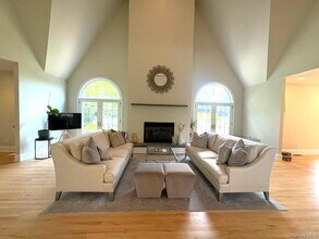 365 Chablis Path in Southold, NY - Building Photo - Building Photo