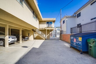 536 S. Flower St in Inglewood, CA - Foto de edificio - Building Photo