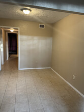 12319 W Village Dr, Unit D in Houston, TX - Foto de edificio - Building Photo